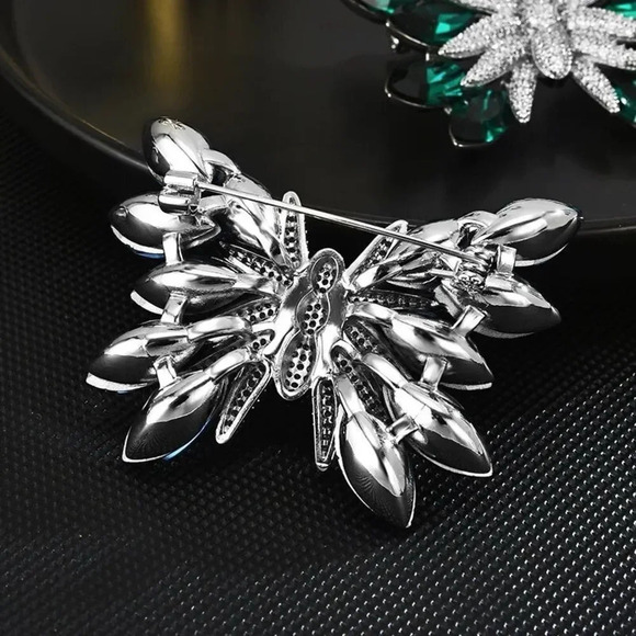 VQ Butterfly Brooch - Picture 4 of 6